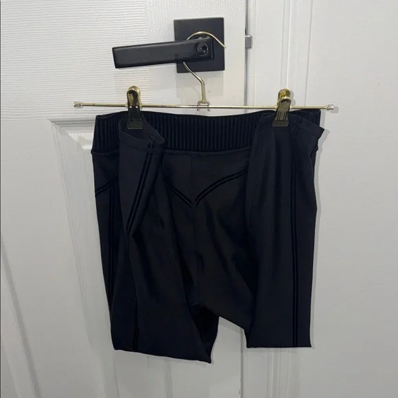 ALO Yoga Navy and Black Leggings - Picture 4 of 4